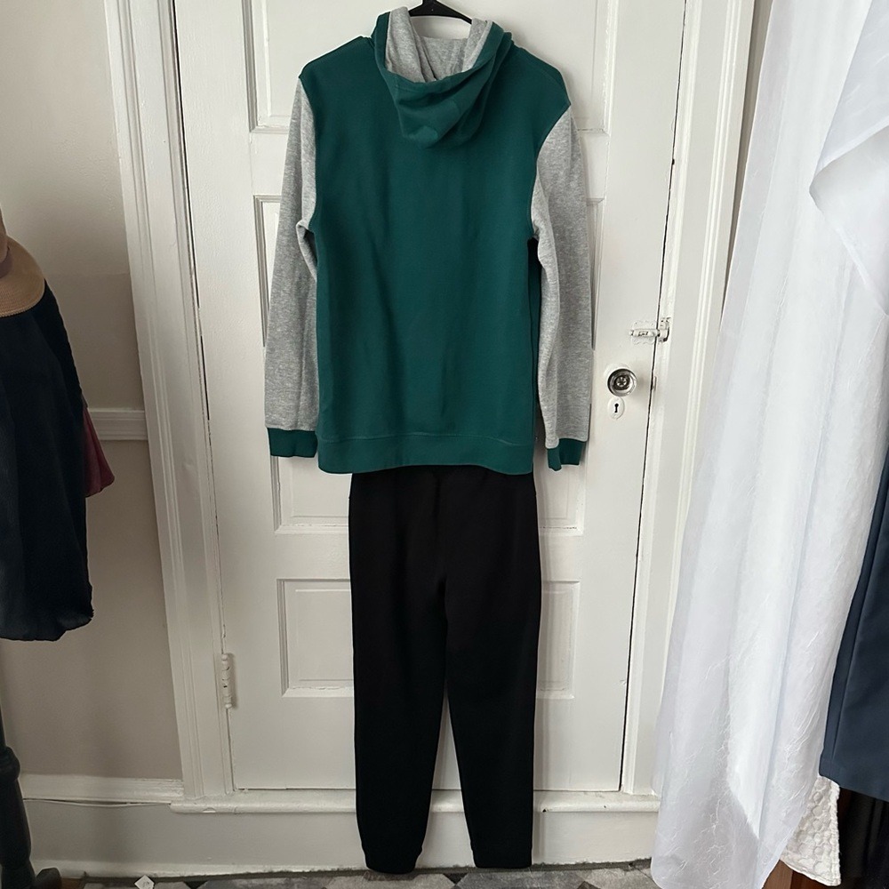 NFL Team Apparel Green Philadelphia Eagles Hoodie & Old Navy Black Jogger Pants - Picture 16 of 17